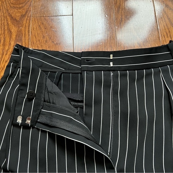 Aritzia Babaton Modesto Black White Pinstripe Straight Leg Trouser Pants - Sz 6 - Picture 9 of 16